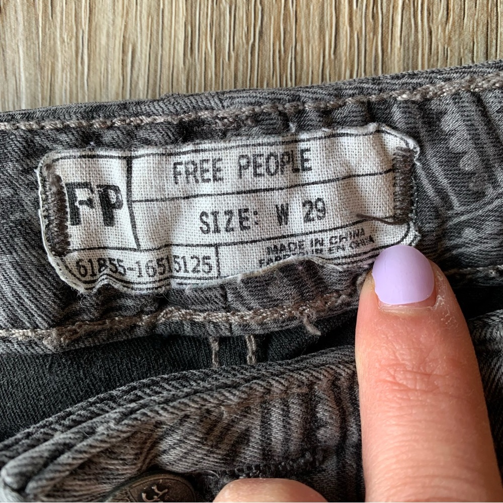 Free People Gray Batik Tribal Aztec Print Ankle Skinny Jean Pants in Sz W 29 - Picture 8 of 10